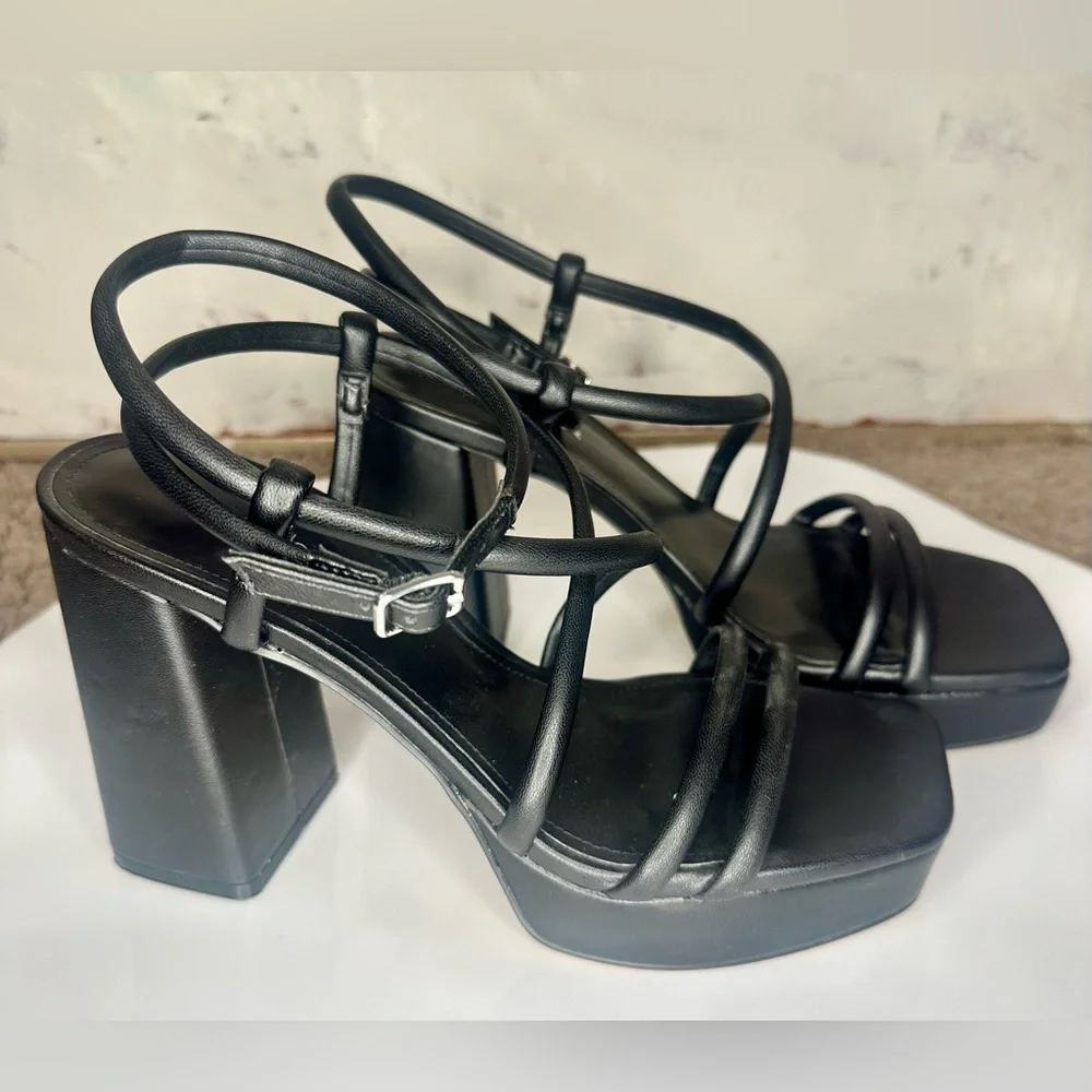 Marc Fisher Godea Platform Heel - Picture 7 of 7